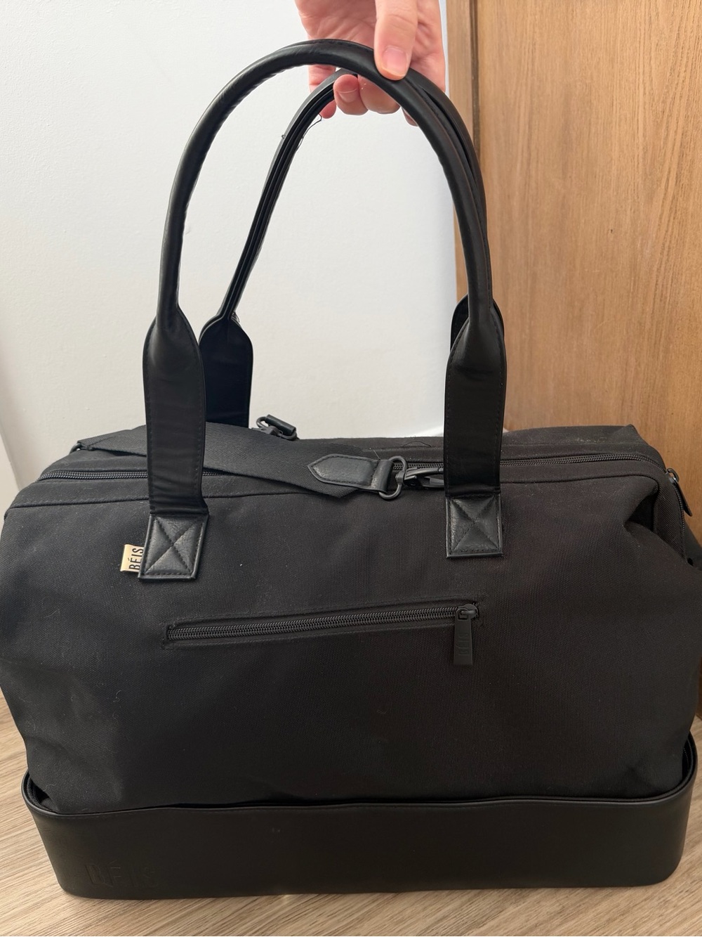 BEIS The Weekender Bag in Black (Regular Size)